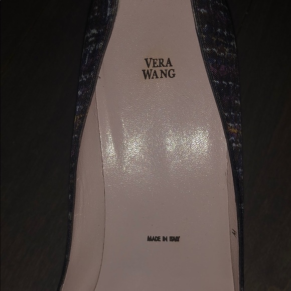 Vera Wang pointed toe heels - 39 fits like 8.5/9 - Picture 2 of 3